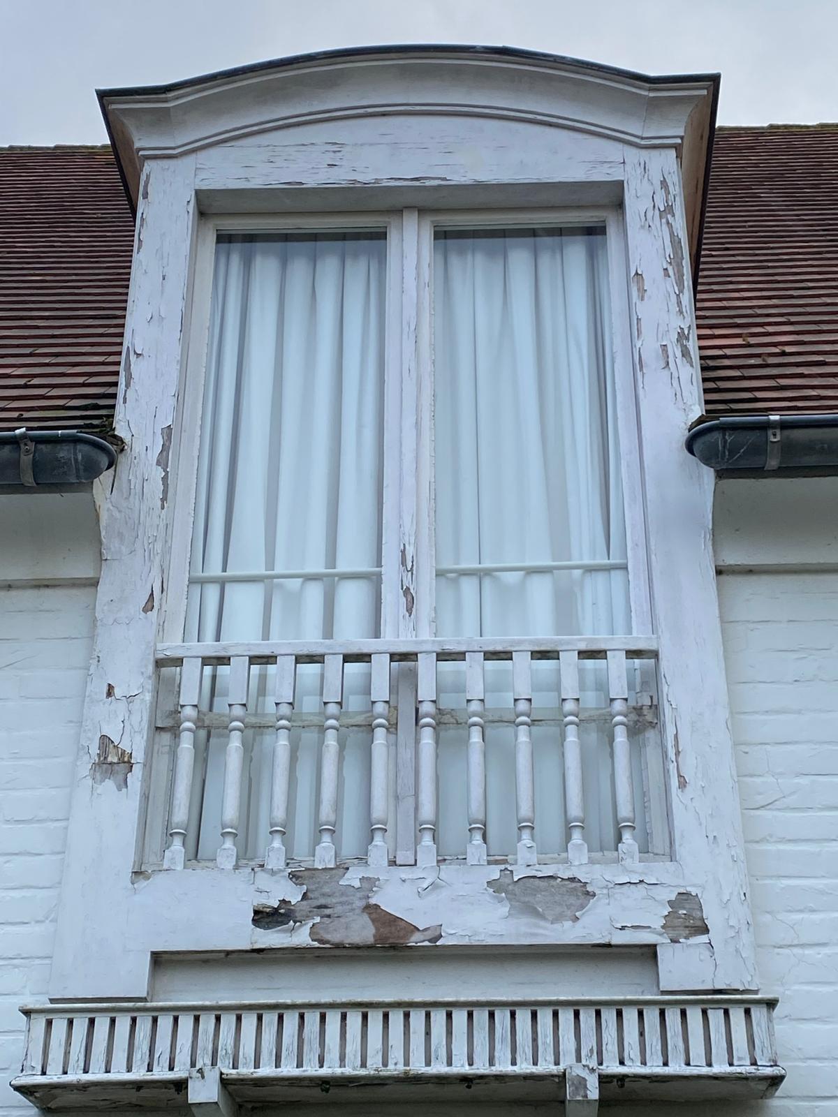 Oude muur herschilderen in Oostende